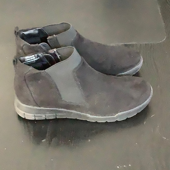 Axxiom “Chaelynn” zip up black ankle boot - Picture 2 of 5